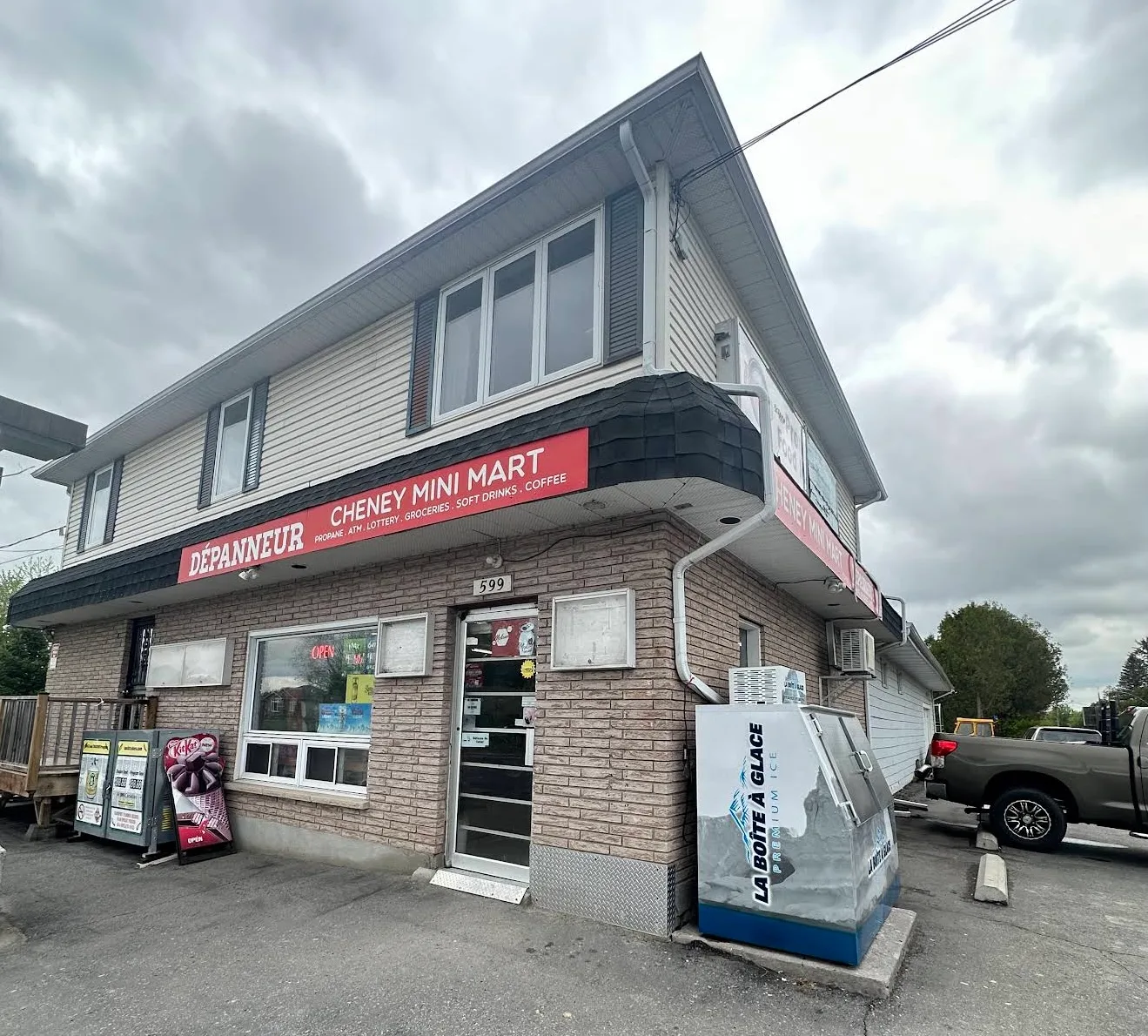 The real Cheney Mini Mart storefront on Russell Road in Cheney